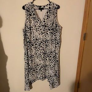 Perfect summertime dress! Lane Bryant button down Dalmatian print dress